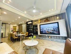 bán nhà chùa láng đống đa ô tô vào nhà, kinh doanh bất chấp, 10m ra phố,thang máy 65m 8 tầng 23 tỷ