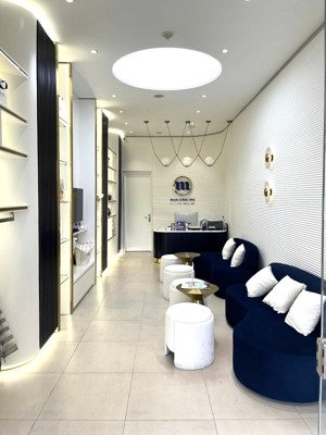 nhượng mặt bằng kinh doanh trung tâm quận 1 - vị trí đắc địa - hàng hiếm cho tầm giá 28tr/tháng