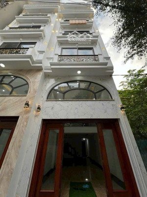 giảm giá 300tr, nhà trưởng sp tdtt chương mỹ, ôtô đỗ cửa, lô góc, 3 mặt thoáng, 4 tầng