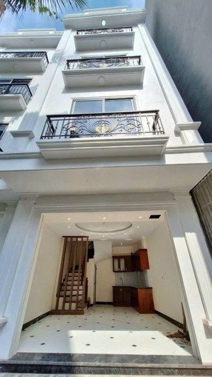 (xây mới)bán nhà cầu diễn lai xá 35mx5t ngõ to cách phố 100m hơn 4 tỷ tl sâu sổ vuông 20m ra oto