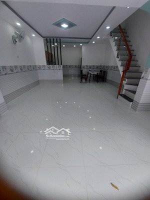 2 tỷ 150tr. bán nhà mặt tiền tân hiệp 8-1, hóc môn, dt: 5,2 10m lầu đúc, 2 phòng ngủ lớn, 2wc