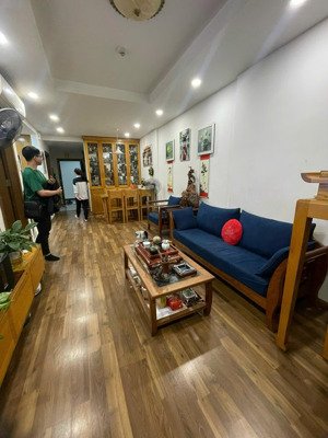 cần bán gấp căn 2 phòng ngủ 2 vệ sinh, full nội thất. tài chính hơn 5 tỷ