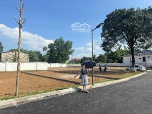 chính chủ e bán mảnh đất 100% thổ cư giá 1tỷ78 109m2 bao sổ view hồ, công viên ngay ub chợ sơn tây