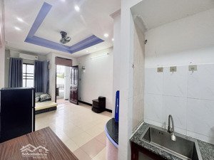 cho thuê phòng 30m2 ban công đường thành thái q10 gần trường đại học y dược tphcm full nội thất