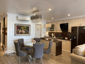 chính chủ bán căn hộ tại 110 cầu giấy center point 127m2, 3 ngủ, ban công đông nam, full đồ, sổ đỏ