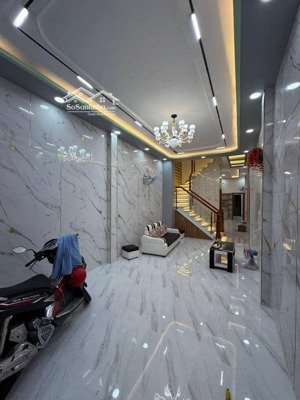 8 tỷ 990 thương lượng, bán mới mặt tiền 3 tầng ,diện tích : ngan 3,9 mét - dài 21 mét