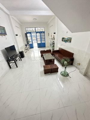 bán gấp nhà 2 tầng - mặt tiền mỹ đa đông 5 - gần biển. chỉ 7. x tỷ