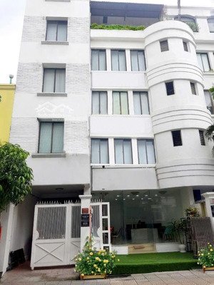 mặt tiền đường phan kế bính, diện tích 9 x 20 kết cấu 1 trệt 4 lầu giá 120 triệu, 700 m2