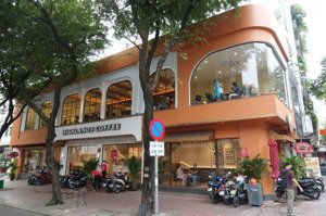 siêu phẩm bán góc 2mt đường nguyễn trung trực-lý tự trọng - ngang 32m-hđt : 320tr - giá : 120 tỷ