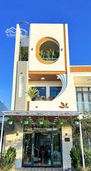 nhà mới xây xong, chủ không ở nên cần bán lại