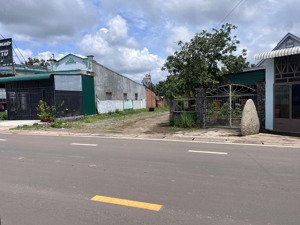 bán đất vĩnh phú 38. 300m2/1tỷ250 gần kcn và chợ . phù hợp cho việc kinh doanh hoặc cho thuê.