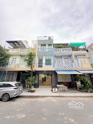 nhà gần vincom ngã tư 550, khu toa xe, 1 trệt 2 lầu sổ riêng, 2286 dĩ an bình dương