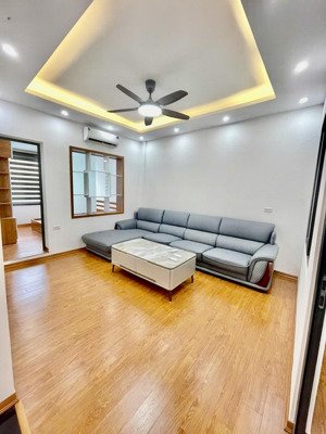 bán căn hộ lô góc tầng 3 gần hồ đắc di- tôn đức thắng- đống đa. 70m2-3pn-2vs. 4tyxx