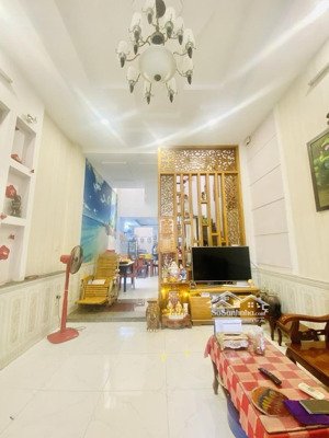 rộng đẹp- đường to - giá rẻ - diện tích 4 x 18 - 4 tầng btct - chỉ nhỉnh 7 tỷ- phan huy ích- gò vấp