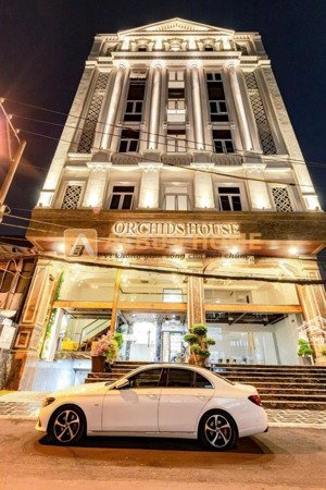 bán tòa chdv ngay nguyễn thị thập, tân quy, quận 7. dt: 15 x 30m. hđt: 900 tr/th. giá bán: 160 tỷ