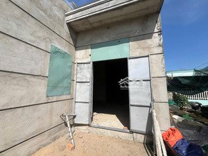 bán nhà hòn nghê vĩnh ngọc , nhà xây thô mới đổ 1 tấm, dt đất 250m, có 150m thổ cư, giá 2 ty400