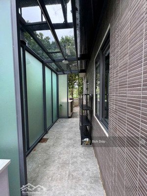 cần bán gấp căn biệt thự ven sông-vị trí vip-khu compound. dt 218m2. đối diện liên phường,global