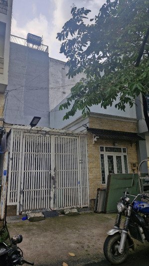 nhà đẹp gần chợ mặt tiền 12m 74m nở hậu sổ riêng sau chợ đầu mối thủ đức giá chỉ 8 tỷ