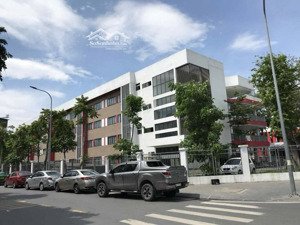 hiếm -hoa hậu thạch bàn -vị trí siêu hot-sầm uất- phân lô-ô tô tránh-vỉa hè 2 bên-tiện ích đỉnh cao