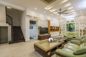 bán biệt thự mỹ đình. diện tích 110m2 xây 4 tầng. mặt tiền 7m. giá bán 35 tỷ. đang cho thuê 40tr