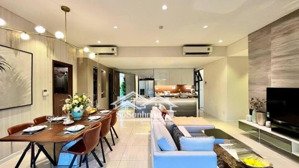 chính chủ cần bán căn góc 2pn 2wc- t12.03- view trực diện phú mỹ hưng và nội khu hồ bơi resort 5*