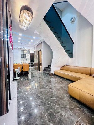 mặt tiền cx độc lập 60m² 4 tầng đẹp đường 12m lề 3m full nội thất, chỉ 9.9 tỷ