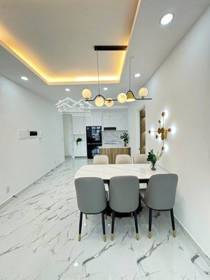 bán sky garden , 89m2, 3pn + 2wc(6,1 tỷ), nhà mới decore xong.