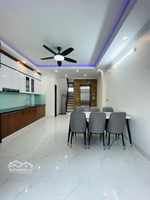 chính chủ cần tiền bán gấp nhà phạm văn đồng - cầu giấy - 2 thoáng trước sau - thang máy - 9tỷ