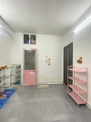 phòng trọ cho nữ, ngay trung tâm quận 10 cách mạng tháng 8, toilet riêng