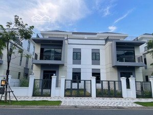 bán căn nhà phố cắt lỗ 1,2 tỷ.8x19.5 thanh toán 4,9ty, chờ nhận nhà giá đầu tư, đăng là có giá tốt