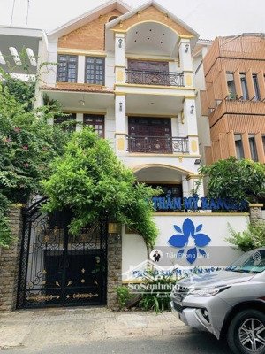 chính chủ cho thuê nhà mặt tiền số 6 hoa đào, p2, q. phú nhuận, 8x18m, hầm 4 lầu, 