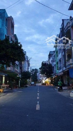 10 tỷ 500 thương lượng, bán nhà mặt tiền 4 tầng, diện tích : ngan 4 mét - dài 15 mét.