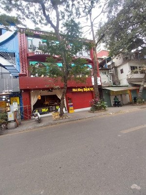 cho thuê siêu phẩm mặt phố quỳnh mai, vị trí đắc địa, diện tích:100m2, mặt tiền:9m,mọi mô hình