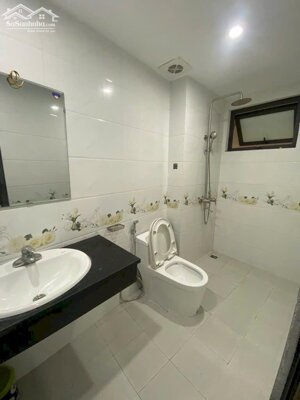 CHỈ 6.x TỶ, NHÀ DÂN XÂY THƯỢNG THANH 35M, 5T, NỞ HẬU, THOÁNG, NGÕ NÔNG, 3 BƯỚC RA Ô TÔ TRÁNH.