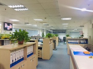 cho thuê cả toà nhà vp phố dịch vọng hậu,căn góc,dtsd 155m2 x 8 tầng + 1 hầm,tm,giá 250tr/tháng