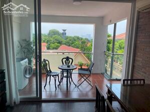 Cho thuê căn hộ 1PN rộng 65m2 tại Đặng Thai Mai, Tây Hồ, đủ đồ, ban công to