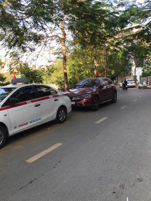 bán nhà hồ đắc di - trần hữu tước - 35m ô tô - vài bước ra hồ - ngõ thông - lô góc - kinh doanh