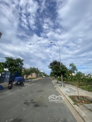 bán lô đất nên 8x17.4 siêu đẹp gần trục chính sát sông sinh thái kdt fpt city