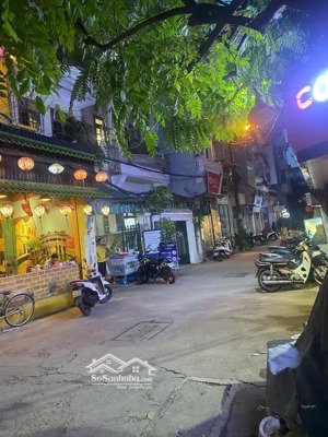 chính chủ bán nhà tây sơn đống đa hà nội. dt: 68m2 4t mt 4m. trung tâm đống đa phân lô, ô tô tránh