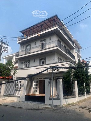 bán nhà mới góc 2 mặt tiền thảo điền. 56 tỷ