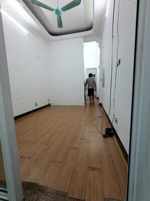 Cho thuê nhà 4 tầng Khương Trung, Thanh Xuân. Giá: 12tr. LH: 0937158386