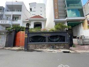 biệt thự siêu hiếm mt thành thái, quận 10 - dt: 11x20m - công nhận: 220m2 - 3 tầng - giá: 48 tỷ