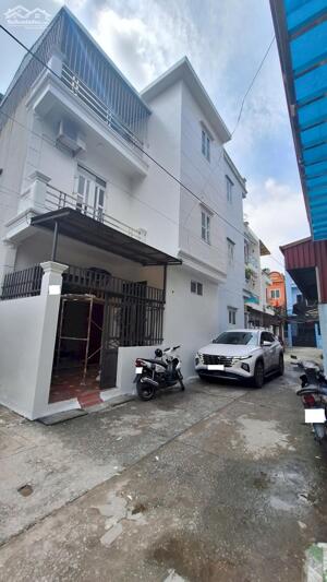 BÁN NHÀ 2.18 TỶ 3 TẦNG 42M2 Ô TÔ ĐỖ CỬA NGÕ GIẢI PHÓNG
