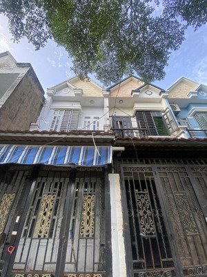 chỉ 4,5tỷ có 2 căn nhà liền kề 85m2(6,5x13m), hxh, ngay cầu long kiển, lê văn lương