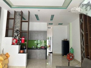 chính chủ cần bán nhà 2 tầng, đường song song võ chí công - đường hoàng minh mạng