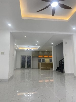 cho thuê nhà quận 2 giá 35 triệu, 300m2 sàn sử dụng huy đường oto 2 chiếc tránh nhau