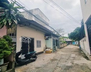 nhà cấp 4 - dt: 78m2 kế lã xuân oai giá chốt gấp 4 tỷ 200 đang có dòng tiền thuê tốt nên xem