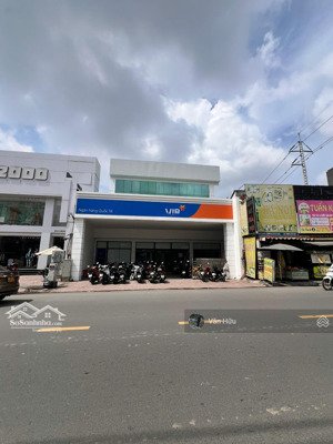 chính chủ gửi bán mt lê văn việt, tp.thủ đức - dt: 8x25m - 2 tầng - hđt: 200 triệu - giá: 40 tỷ