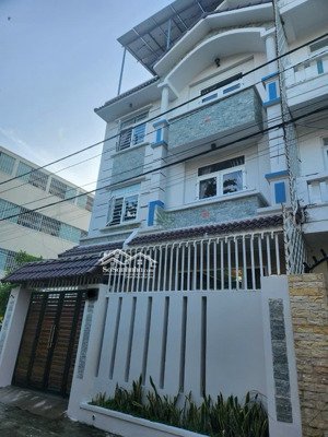 cho thuê nhà nguyên căn 280m2 view biển giá 18 triệu/th, gần mường thang oceanus