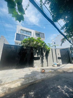 chỉ ~190tr/m2! sở hữu căn bt 4 tầng, mt đường, ngay quốc hương - có hồ bơi - 204m² - giá chỉ 39 tỷ